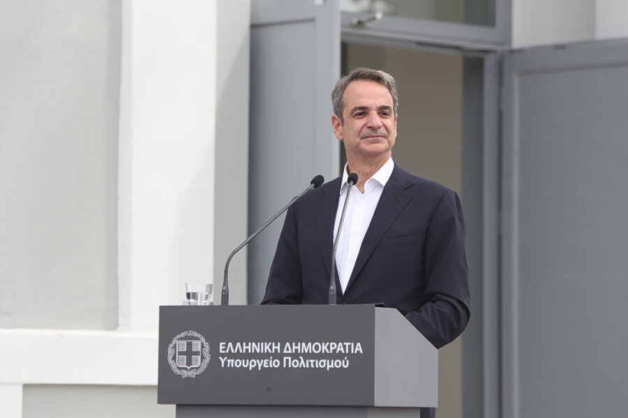 Μητσοτάκης: Οι «απάτητες» παραλίες, οι διεθνείς επαφές και ευχές για τη Γιορτή της Μητέρας στην ανασκόπηση του