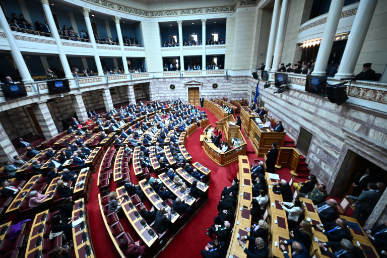 «Περιφερόμενος κίνδυνος ο Μητσοτάκης»: Πυρά κομμάτων στην κυβέρνηση και επικρίσεις για την υπόθεση του drone στη Λευκάδα