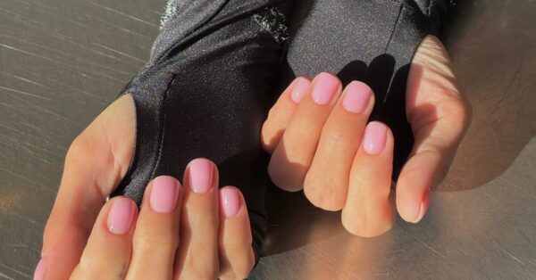 Bubblegum Pink: Η πιο fun απόχρωση της άνοιξης στο μανικιούρ