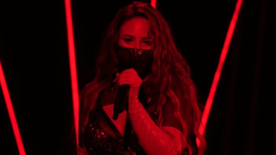 Eurovision 2026: Γιατί η εκπρόσωπος της Σουηδίας, Felicia Eriksson φοράει μάσκα στη σκηνή;