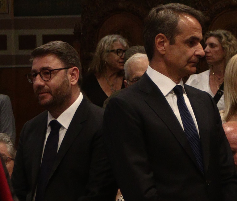 Μετωπική σύγκρουση ΝΔ – ΠΑΣΟΚ: Η στρατηγική του «όλοι ίδιοι είναι», τα focus group και το ακίνητο Ανδρουλάκη
