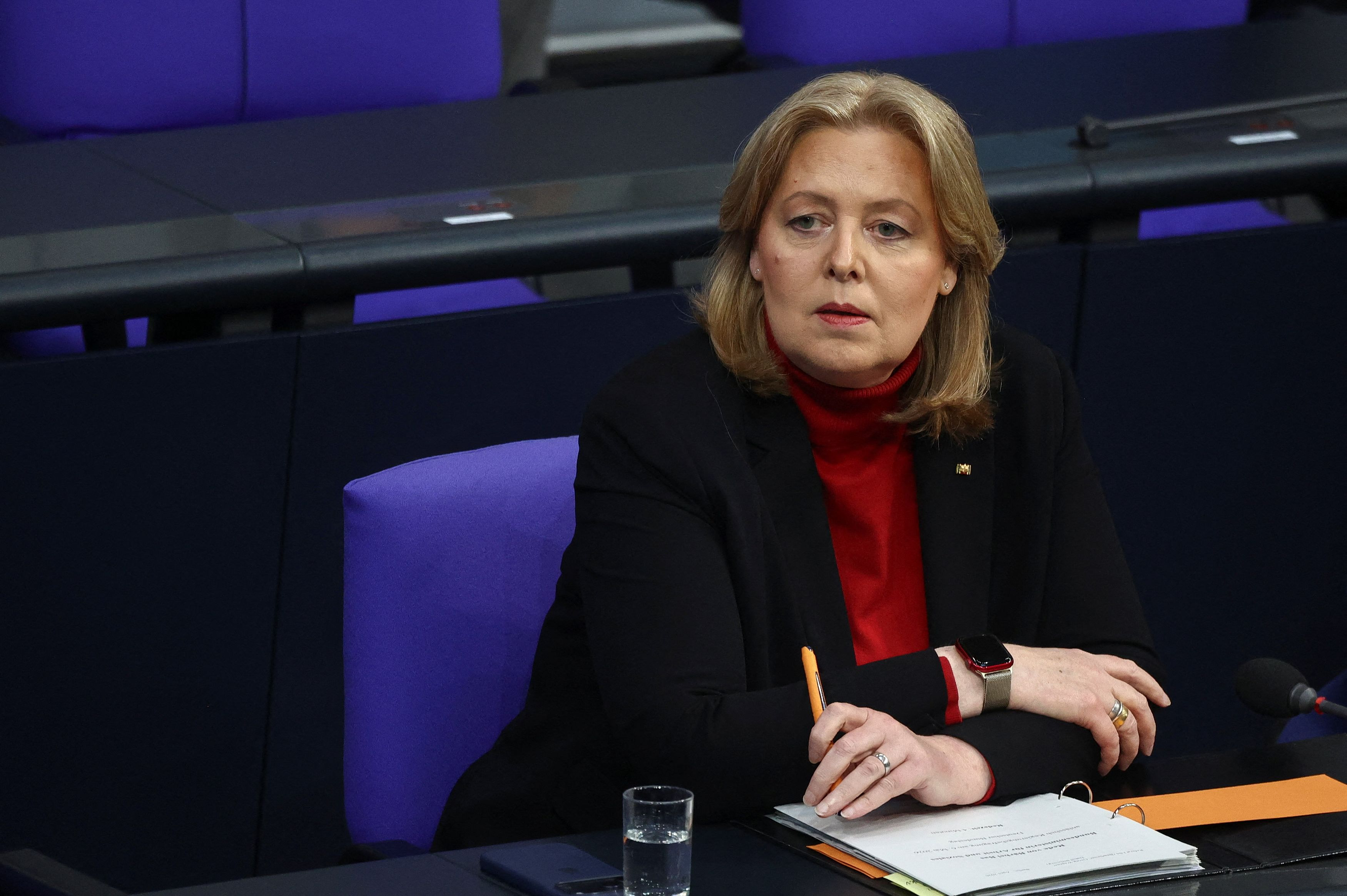 Κάν’ το όπως η Ελλάδα – Ο Μερτς αυξάνει το ωράριο εργασίας στη Γερμανία