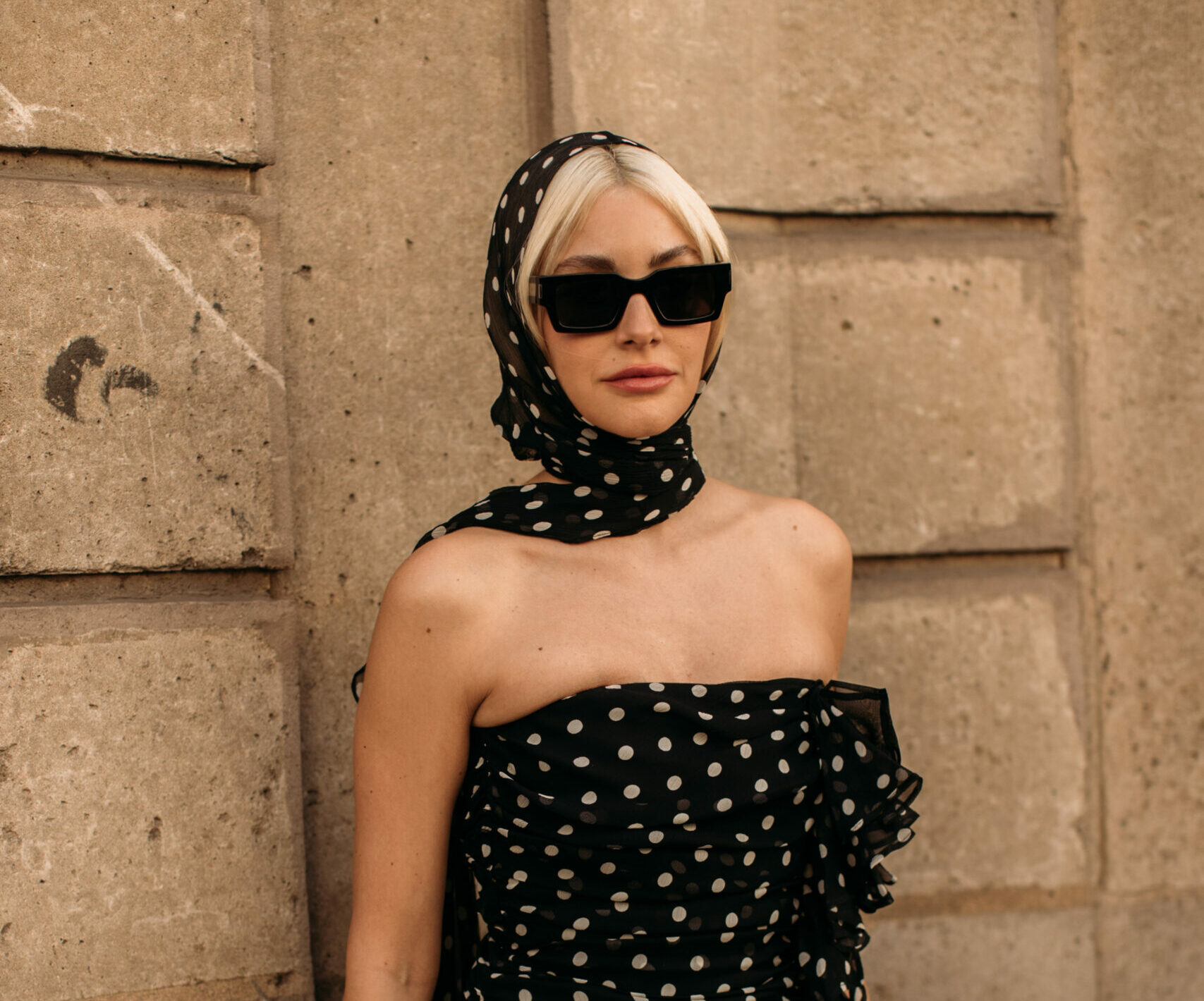Μαντήλι στα μαλλιά: Οι πιο stylish τρόποι να το φορέσουμε