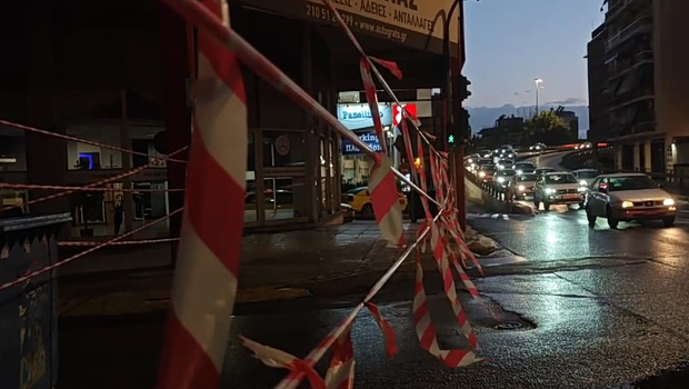 Καθίζηση οδοστρώματος στο Μεταξουργείο - Άνοιξε τρύπα με βάθος μισού μέτρου