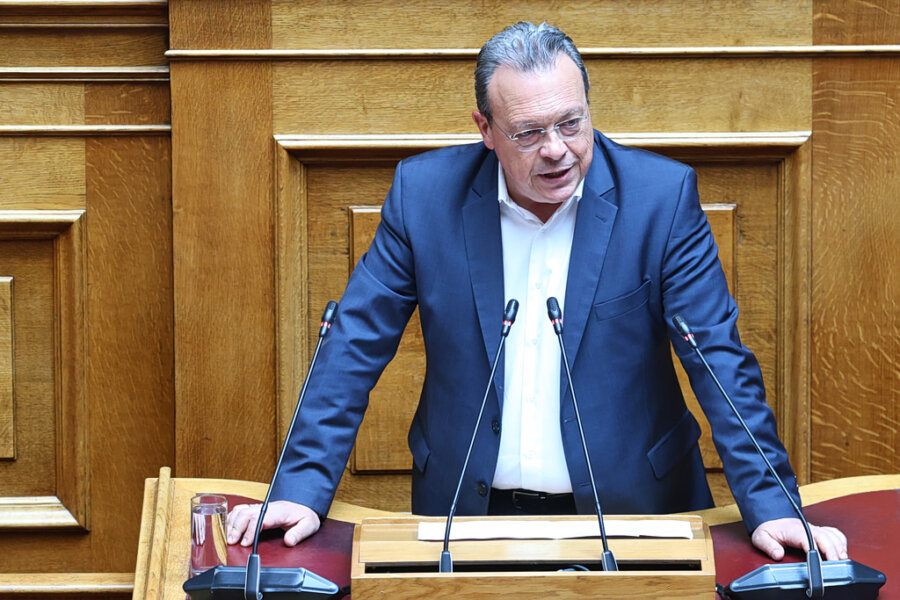 Σωκράτης Φάμελλος: Η μοναξιά του φαροφύλακα