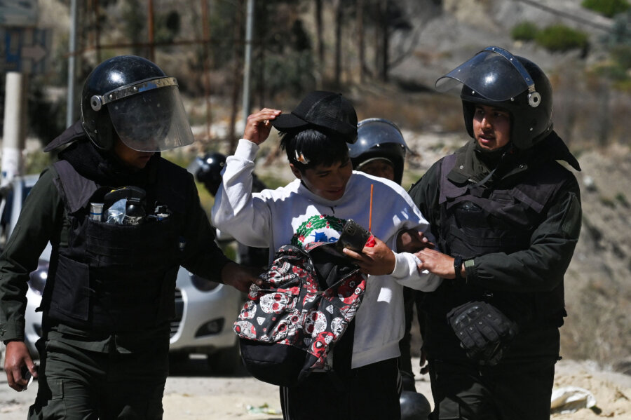 Τουλάχιστον 57 συλλήψεις στη Βολιβία έπειτα από συγκρούσεις διαδηλωτών με αστυνομικούς στην πρωτεύουσα Λα Παζ