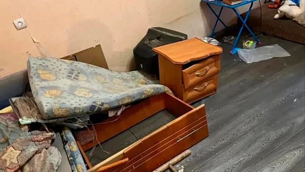 Ρωσία: Γονείς - τέρατα κρατούσαν το 2χρονο παιδί τους μέσα σε φέρετρο και το βασάνιζαν - Αδιανόητο έγκλημα