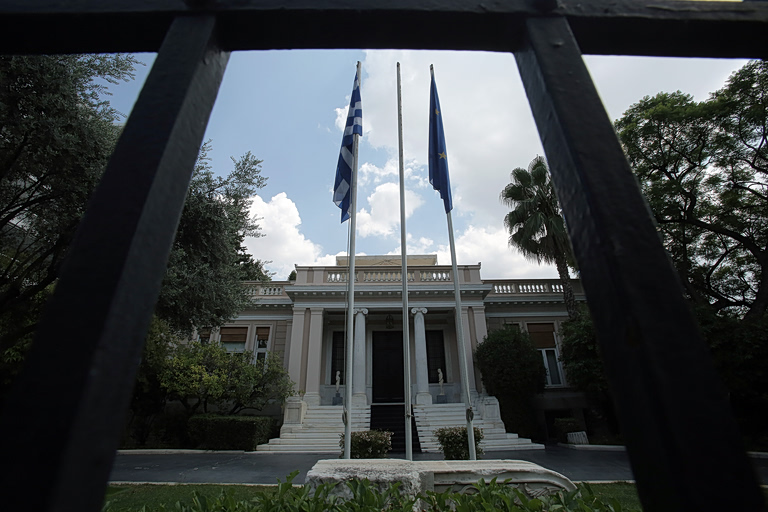 εικόνα που δείχνει την πρόσοψη του Μεγάρου Μαξίμου