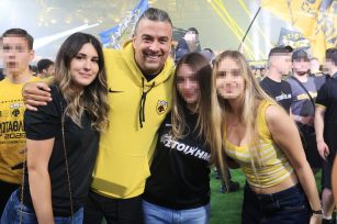 Γιάννης Αϊβάζης: Σπάνια δημόσια εμφάνιση με την 18χρονη κόρη του, Ισμήνη στο ντέρμπι ΑΕΚ - Ολυμπιακός