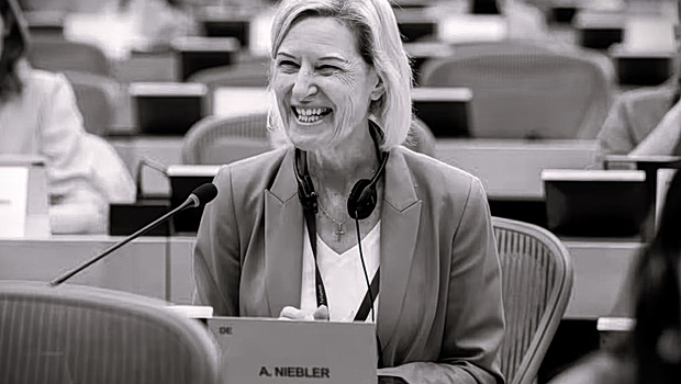 Η ύποπτη Γερμανίδα ευρωβουλευτής που την προστάτεψε η Ευρωβουλή από την ευρωπαϊκή εισαγγελία