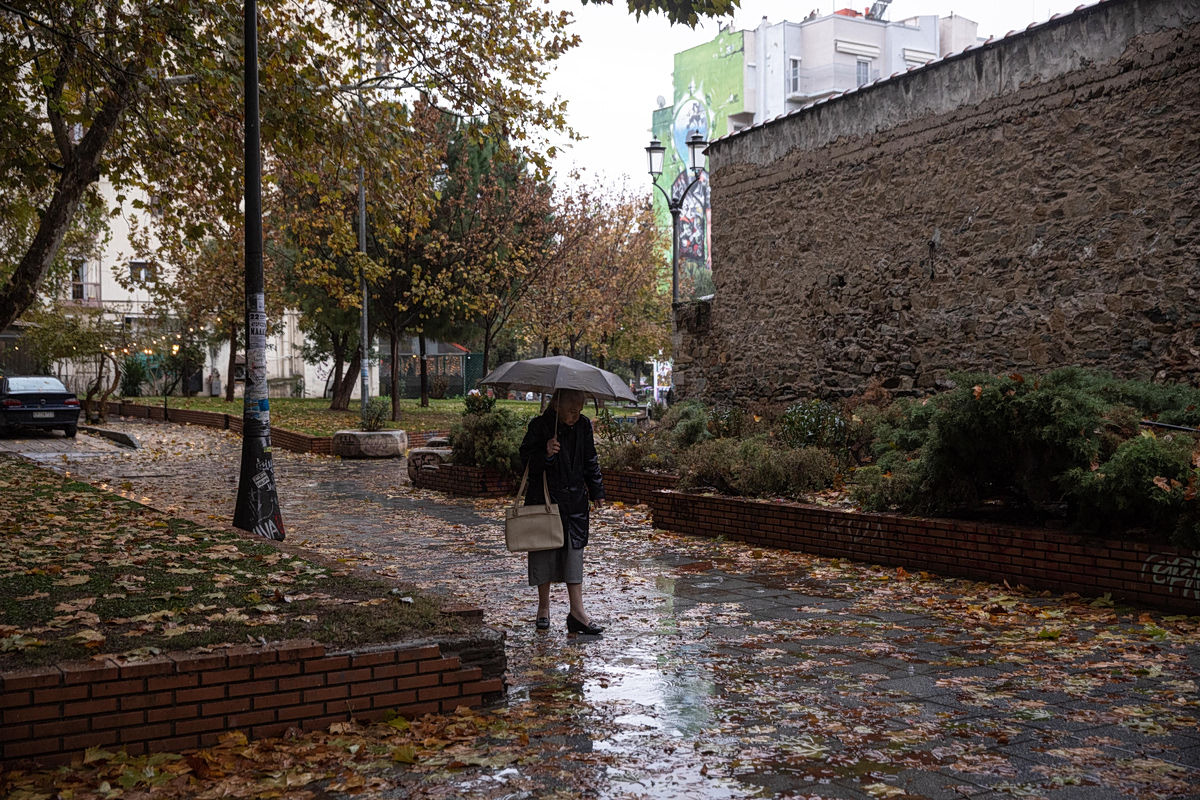 Καιρός: Βροχερός και σήμερα Παρασκευή - Πού θα πέσουν βροχές και καταιγίδες