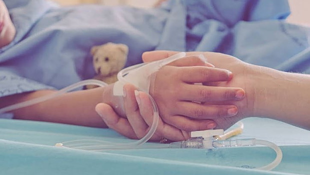 Κρήτη: Στη ΜΕΘ του ΠΑΓΝΗ 3χρονο κοριτσάκι με αιμάτωμα στο κεφάλι και μώλωπες στο σώμα