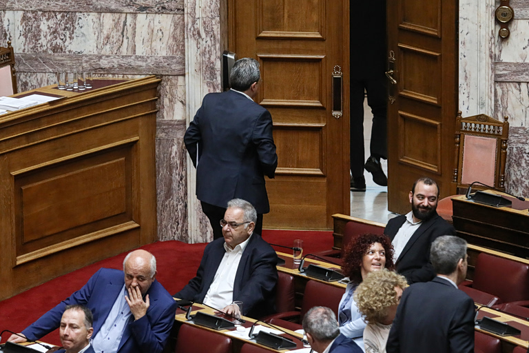 «Θάβουν» την εξεταστική για τις υποκλοπές με την πλειοψηφία των «151» – Κοινοβουλευτικό πραξικόπημα καταγγέλλει η Αντιπολίτευση