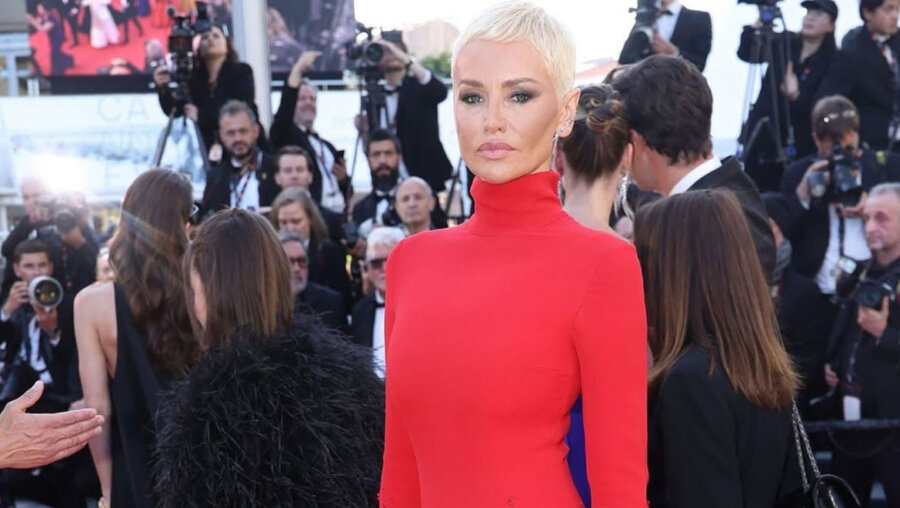 Adriana Sklenarikova: Τόλμησε το πιο κοντό pixie hairstyle της καριέρας της και μαγνήτισε τα βλέμματα στις Κάννες