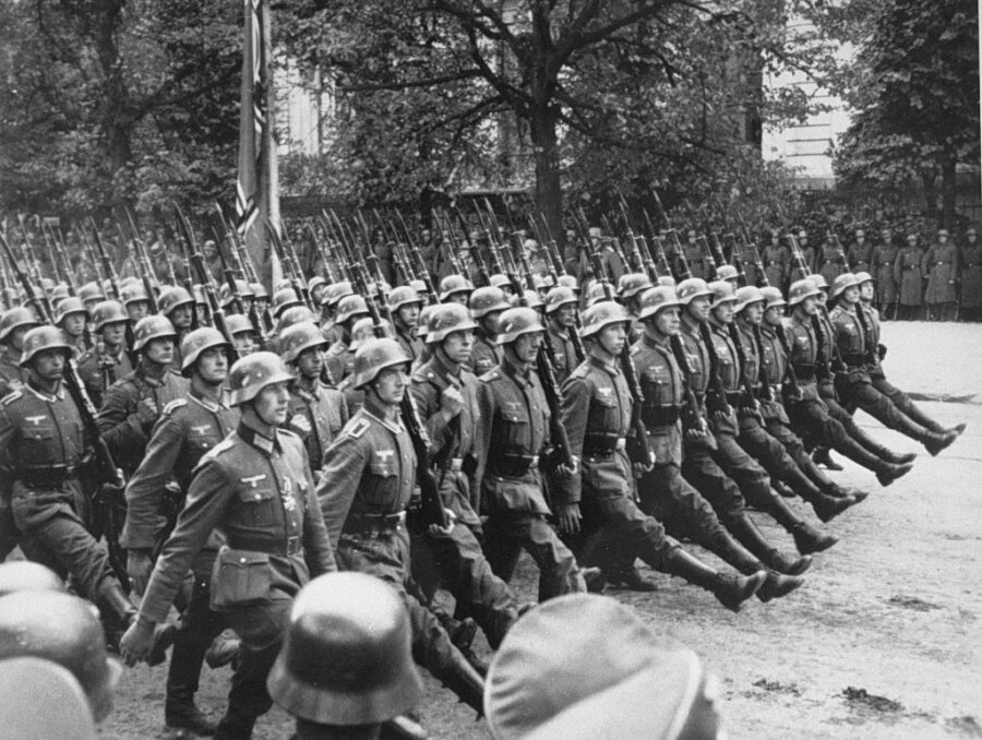 «Κανένα έλεος»: Η ηθική του πολεμιστή κυριαρχεί και το φάντασμα του φασισμού πλανάται πάνω από τις ΗΠΑ