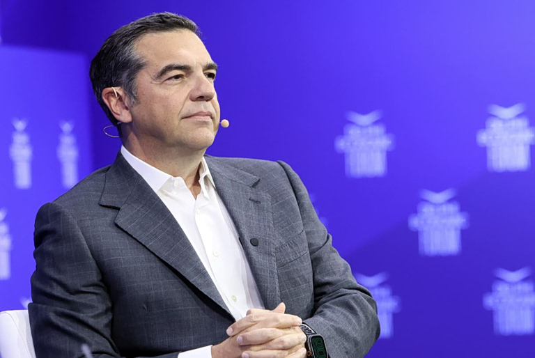 Τσίπρας: «Το μπλε της πατρίδας μας, το κόκκινο των αγώνων μας» είπε για τα χρώματα του κόμματος – «Φτιάχνουμε ομάδα για πρωτάθλημα»