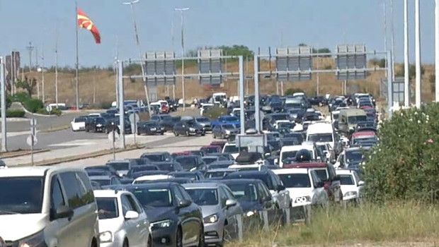 Τελωνείο Ευζώνων: Ουρές χιλιομέτρων λόγω του νέου ψηφιακού ελέγχου της ΕΕ σε πολίτες τρίτων χωρών