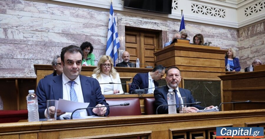 Γιατί η Ελλάδα αποπληρώνει πρόωρα μνημονιακό χρέος εν μέσω κρίσης