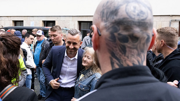 Παραμένει πρώτη η AfD στη Γερμανία - Αντίθετοι οι πολίτες στην αύξηση των ορίων ηλικίας για συνταξιοδότηση