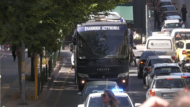 ΟΠΕΚΕΠΕ: Στην Αθήνα οι 17 συλληφθέντες από τη βόρεια Ελλάδα - Η μεταγωγή τους στην Ευρωπαϊκή Εισαγγελία [βίντεο]
