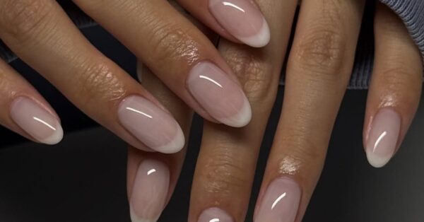 Τι είναι το «Modern french manicure» για το οποίο μιλούν όλοι;