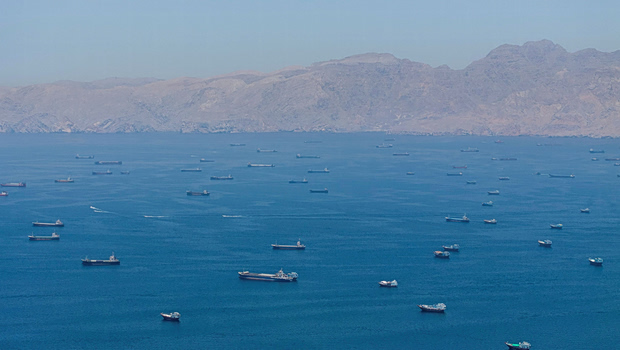 ΗΠΑ: Νέα απειλή στο Ομάν να μην εμπλακεί στη χρέωση διοδίων στα Στενά του Ορμούζ
