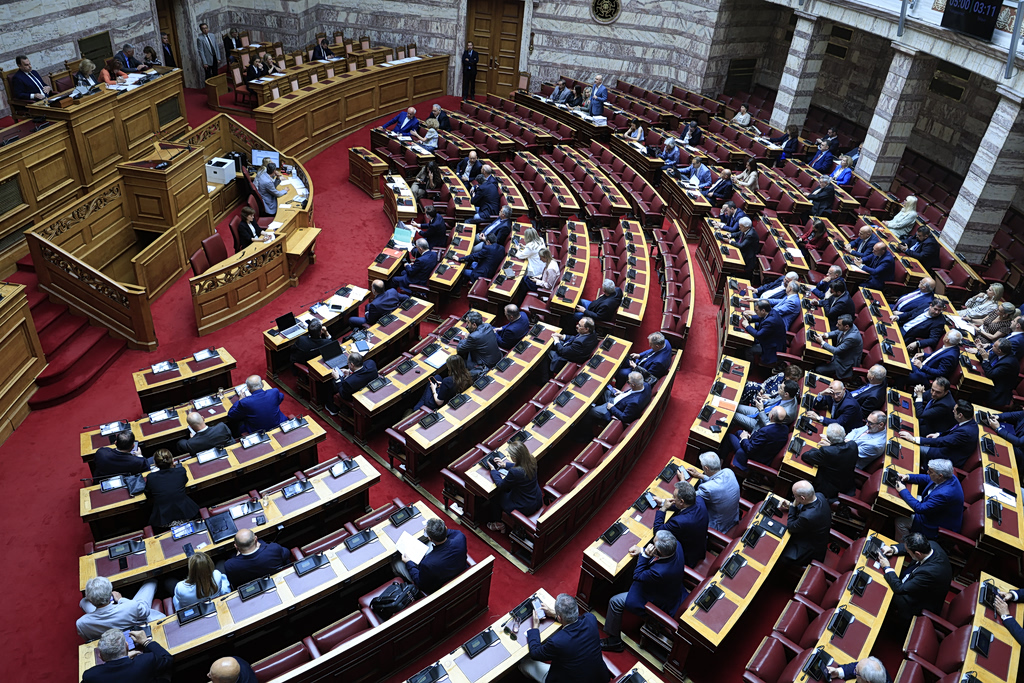Ένταση στη Βουλή για διάταξη που αφορά στην ΕΥΠ – Για «δημιουργία κομματικού στρατού» κάνει λόγο η αντιπολίτευση