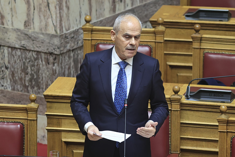 Τασούλας, Μητσοτάκης, Κακλαμάνης και κυβερνητικά στελέχη αποχαιρετούν τον Νίκο Ταγαρά