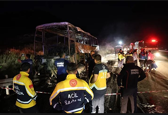 Τουρκία: Λεωφορείο τυλίχτηκε στις φλόγες μετά από σύγκρουση - 8 νεκροί ανάμεσά τους ένα 9 μηνών βρέφος