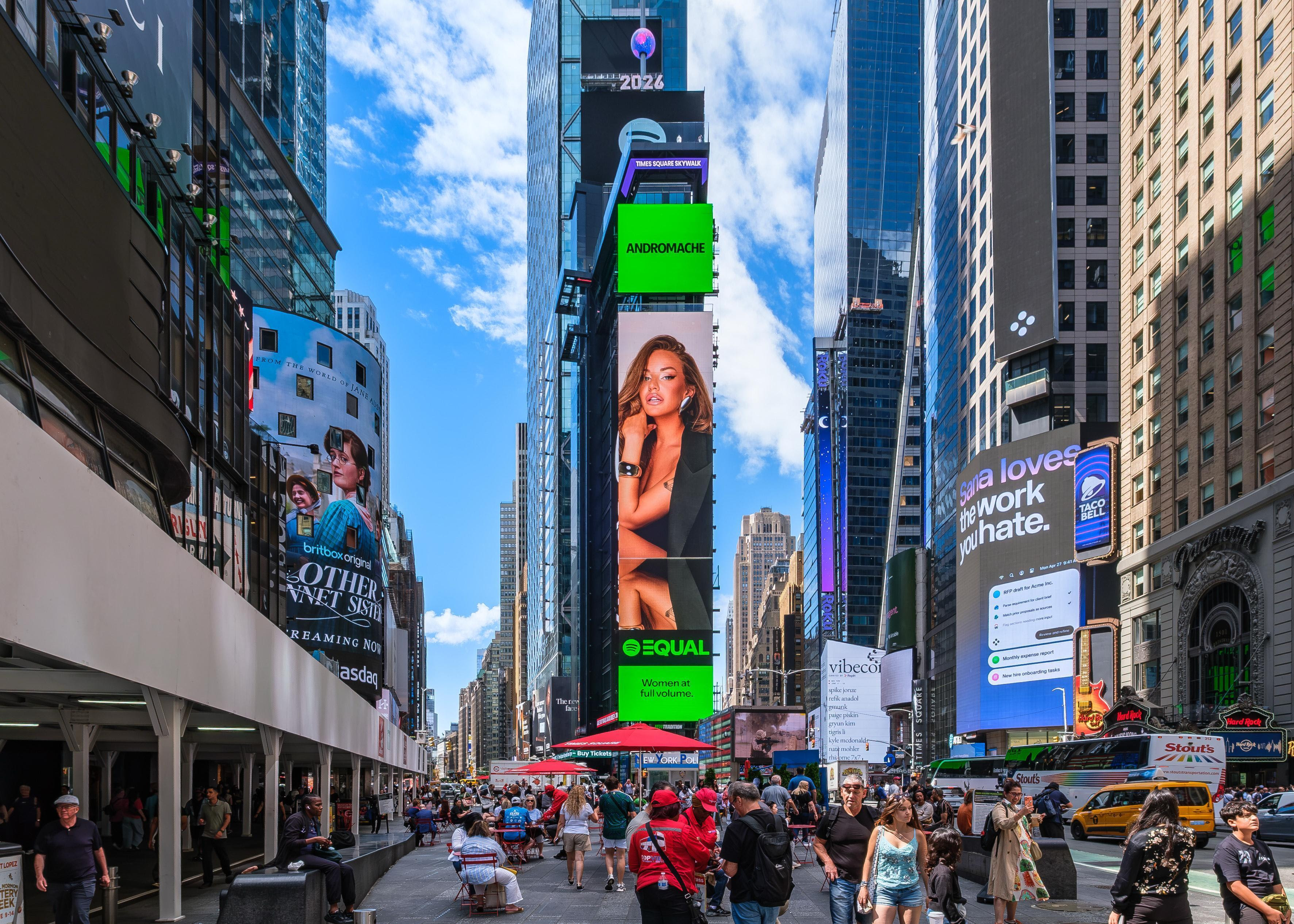 Ανδρομάχη: Το «Σούσουρο» στη φημισμένη Times Square της Νέας Υόρκης