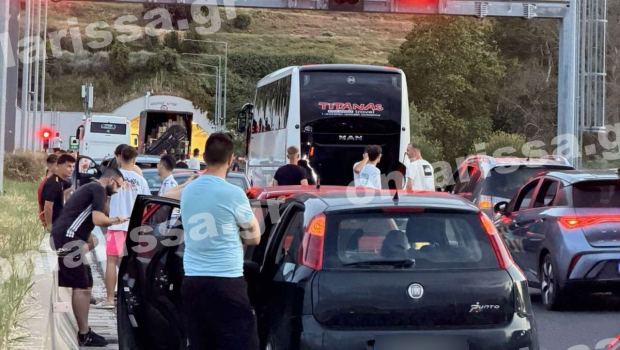 Συναγερμός στις σήραγγες των Τεμπών - Ακινητοποιήθηκε αυτοκίνητο που έβγαζε καπνούς