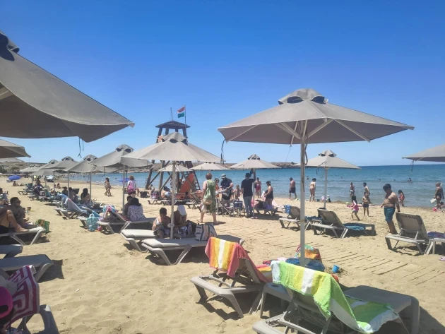 Καλοκαιρινές θερμοκρασίες και 35άρια έφερε ο Ιούνιος - Μαζικές εξορμήσεις στις παραλίες