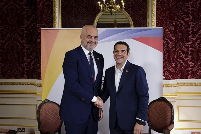 Απάντηση Τσίπρα στον Ράμα με αιχμές - «Μην μπερδεύουμε το πατριωτικό καθήκον με τον εθνικισμό»