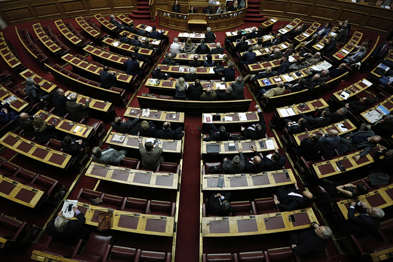 Συνταγματική αναθεώρηση: Κατέθεσε τις προτάσεις της η ΝΔ – Προσπάθεια αναδρομικής νομιμοποίησης για ποινική δίωξη υπουργών και ιδιωτικά πανεπιστήμια
