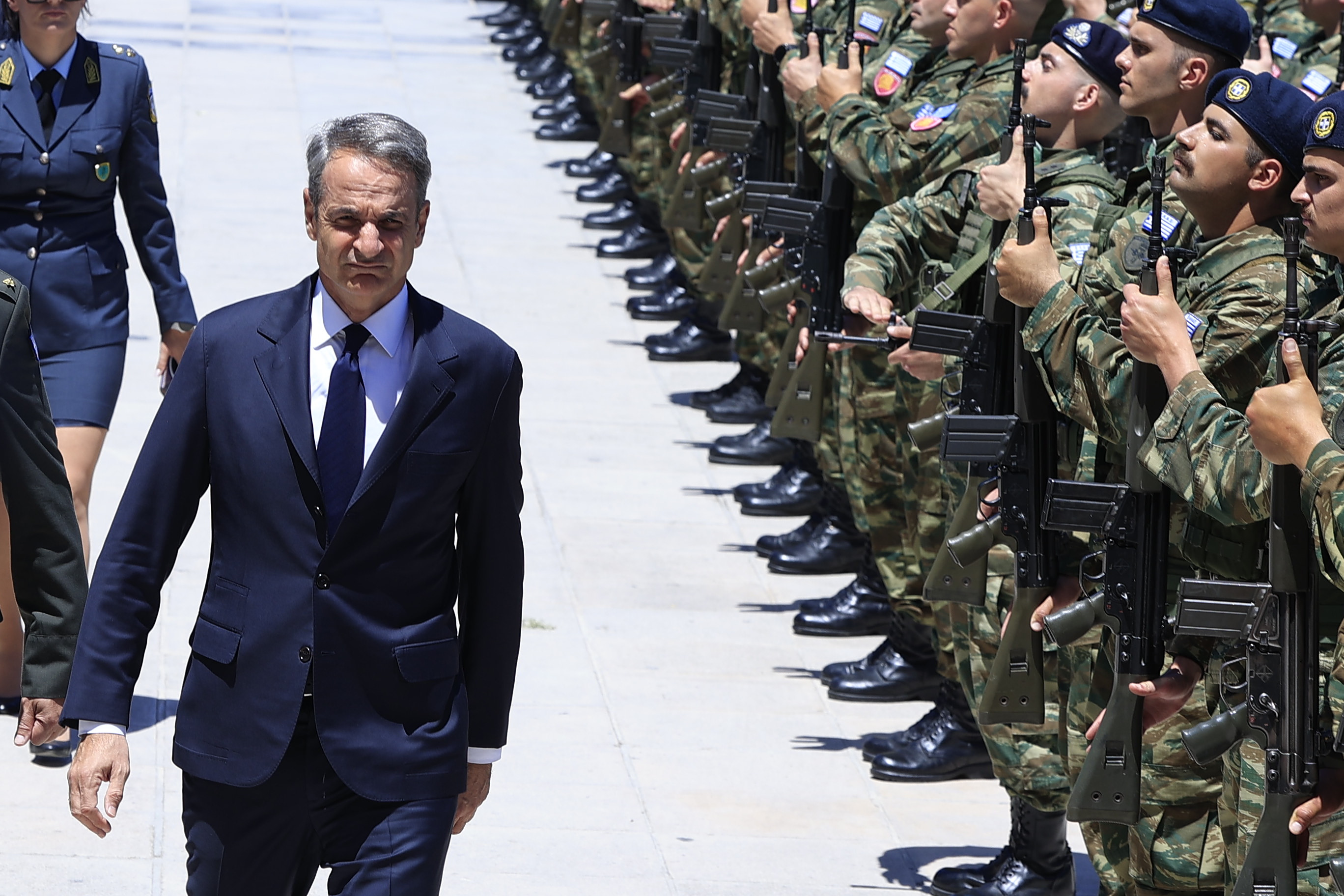 Το τελευταίο αντίο στον Νίκο Ταγαρά - Παρουσία Μητσοτάκη και Σαμαρά η κηδεία