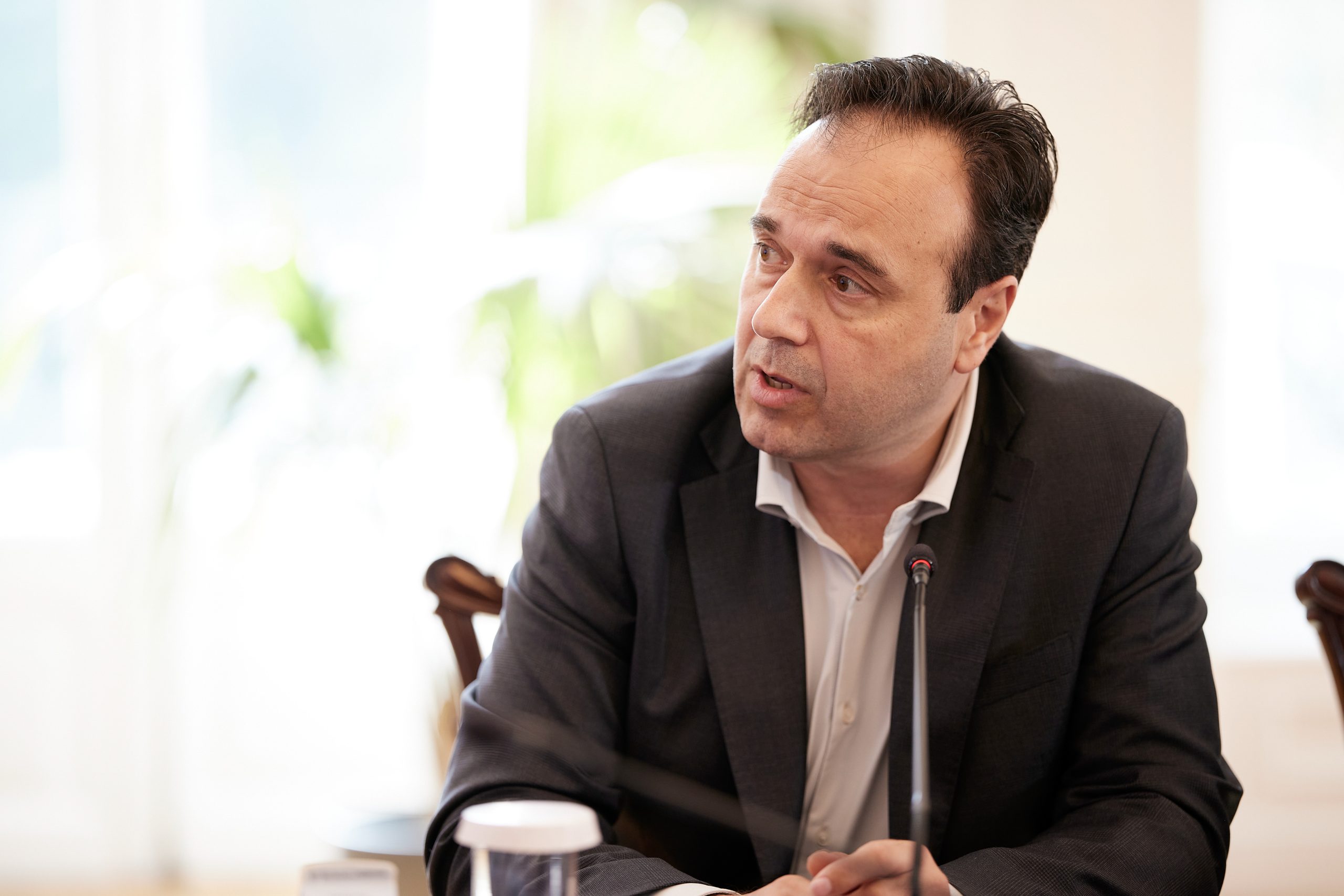 ΠΑΡΟΥΣΙΑΣΗ ΨΗΦΙΑΚΩΝ ΕΡΓΑΛΕΙΩΝ ΓΙΑ ΠΡΟΣΤΑΣΙΑ ΑΝΗΛΙΚΩΝ ΣΕ ΣΥΣΚΕΨΗ ΥΠΟ ΤΟΝ ΠΡΩΘΥΠΟΥΡΓΟ ΚΥΡΙΑΚΟ ΜΗΤΣΟΤΑΚΗ (ΔΗΜΗΤΡΗΣ ΠΑΠΑΜΗΤΣΟΣ/ΓΡΑΦΕΙΟ ΤΥΠΟΥ ΠΡΩΘΥΠΟΥΡΓΟΥ/EUROKINISSI)