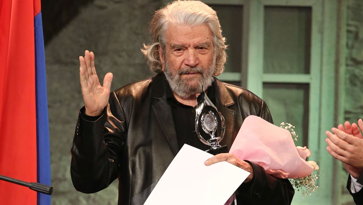 Άγγελος Αντωνόπουλος: Γιατί έγινε κρυφά η ταφή του;