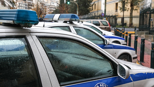 Θεσσαλονίκη: Εκτός φυλακής μέχρι την έφεση ο 42χρονος που πήγε έξω από σπίτι οικογένειας με αλυσοπρίονο