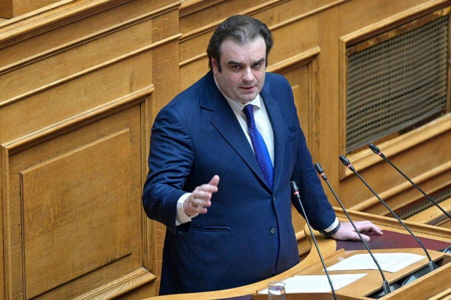 Πιερρακάκης: Αυξάνεται στα 1.600 ευρώ το όριο ακατάσχετου λογαριασμού