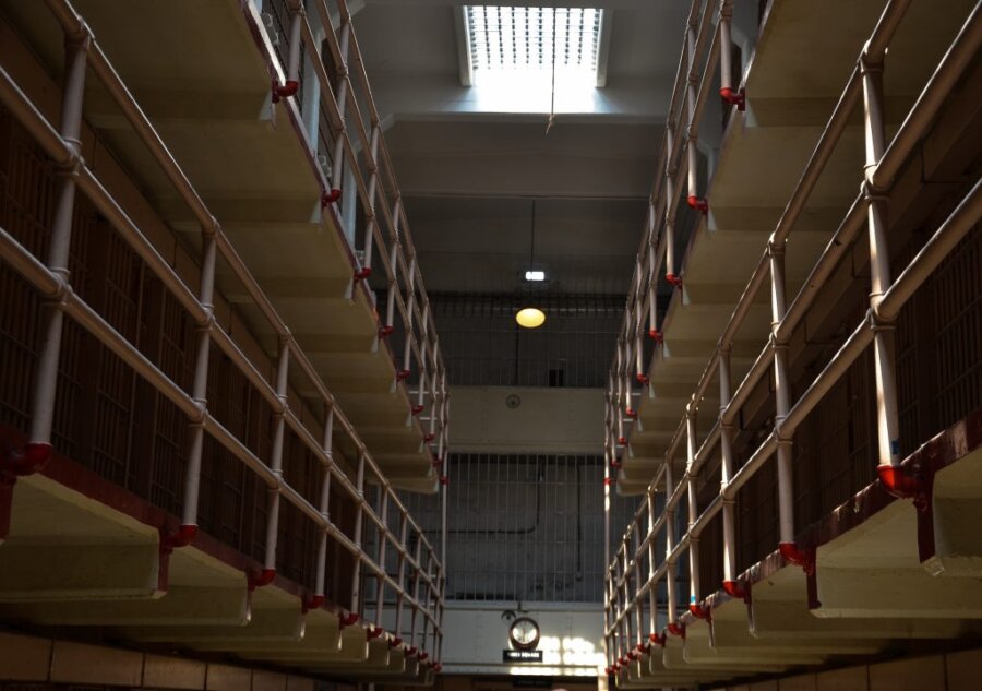 Σουηδία: Η φυλακή ενηλίκων που προετοιμάζεται για κρατούμενους 13 ετών
