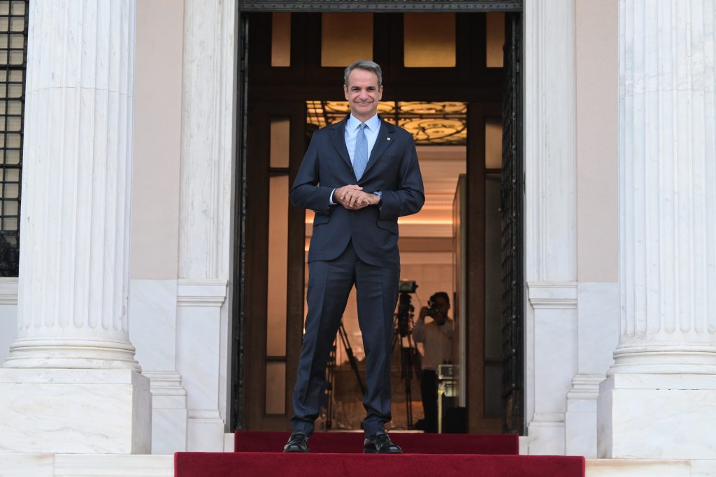 Διπλός πονοκέφαλος για Μητσοτάκη: Το κόμμα Σαμαρά και οι αιχμές Καραμανλή