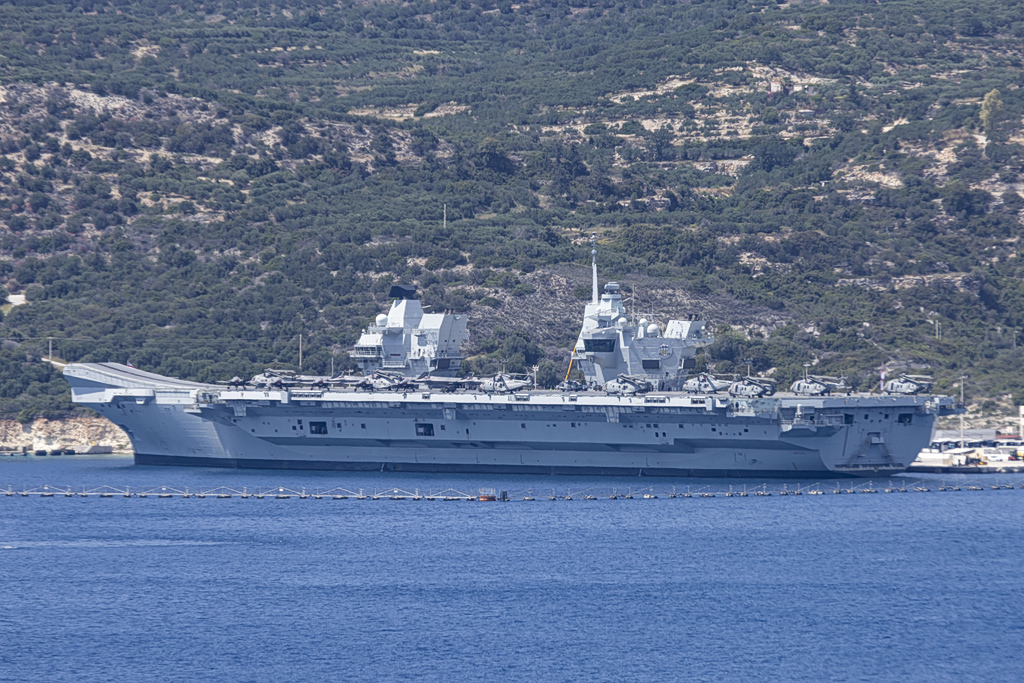Καθηλωμένη λόγω βλάβης η ναυαρχίδα του βρετανικού στόλου HMS Prince of Wales
