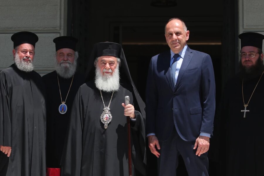 Συνάντηση Γεραπετρίτη με τον Πατριάρχη Ιεροσολύμων – «Τα δικαιώματα του Πατριαρχείου αποτελούν υπόθεση όλου του Ελληνισμού»