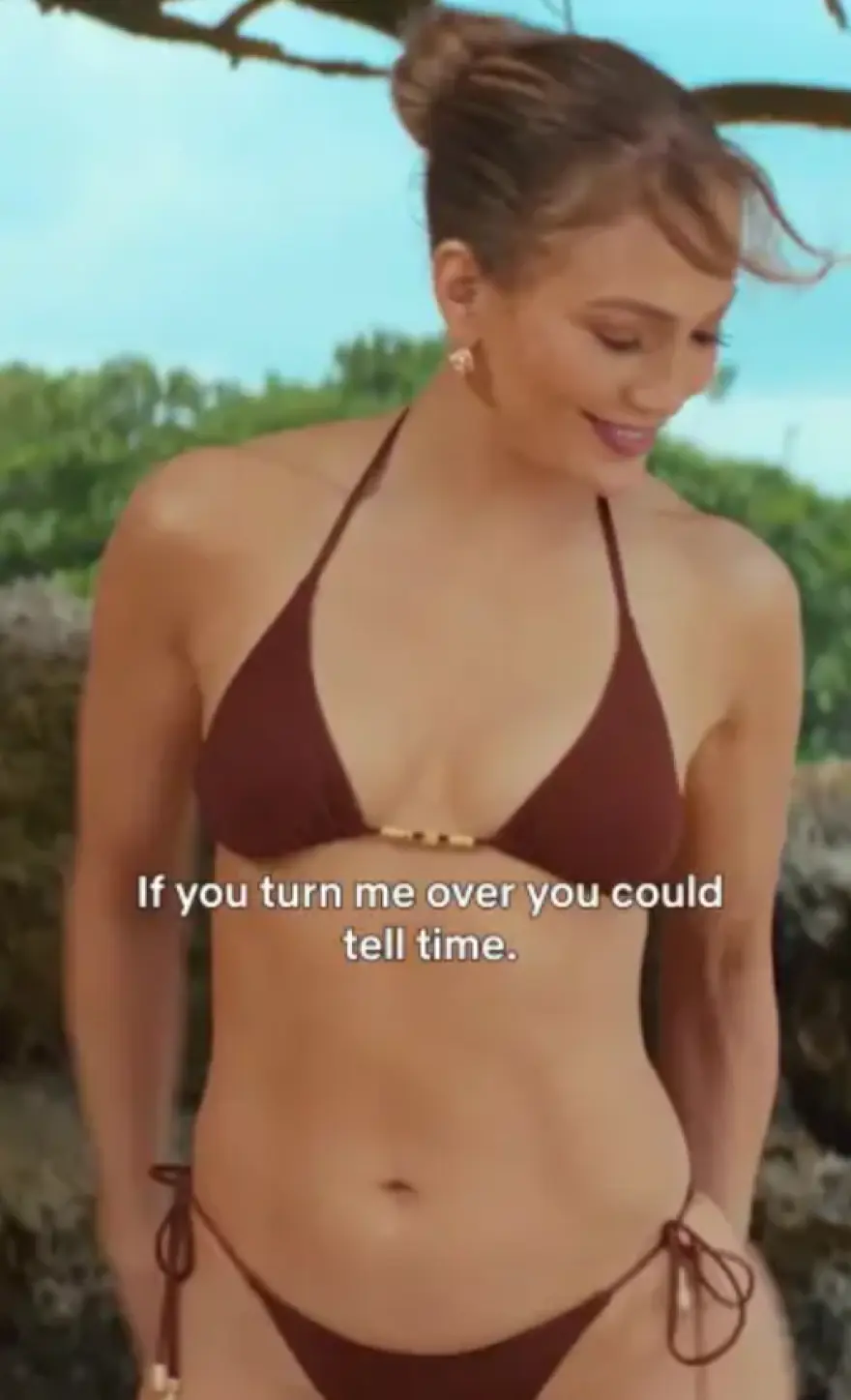 «Έχω τόση άμμο στα οπίσθιά μου» - Η Jennifer Lopez προσπαθεί να δέσει το μπικίνι της και αφήνει τους πάντες άφωνους