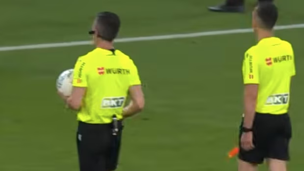 Ιστορική αλλαγή από την UEFA: «Πράσινο φως» για διαφημίσεις στις στολές των διαιτητών