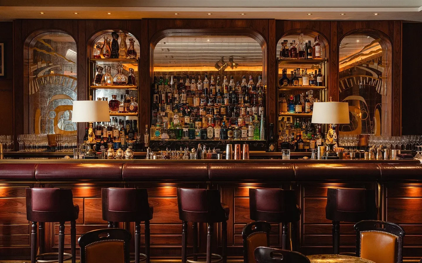 Forbes: Αυτά είναι τα 37 κορυφαία bar ξενοδοχείων για το 2026 - Ένα είναι στην Αθηναϊκή ριβιέρα