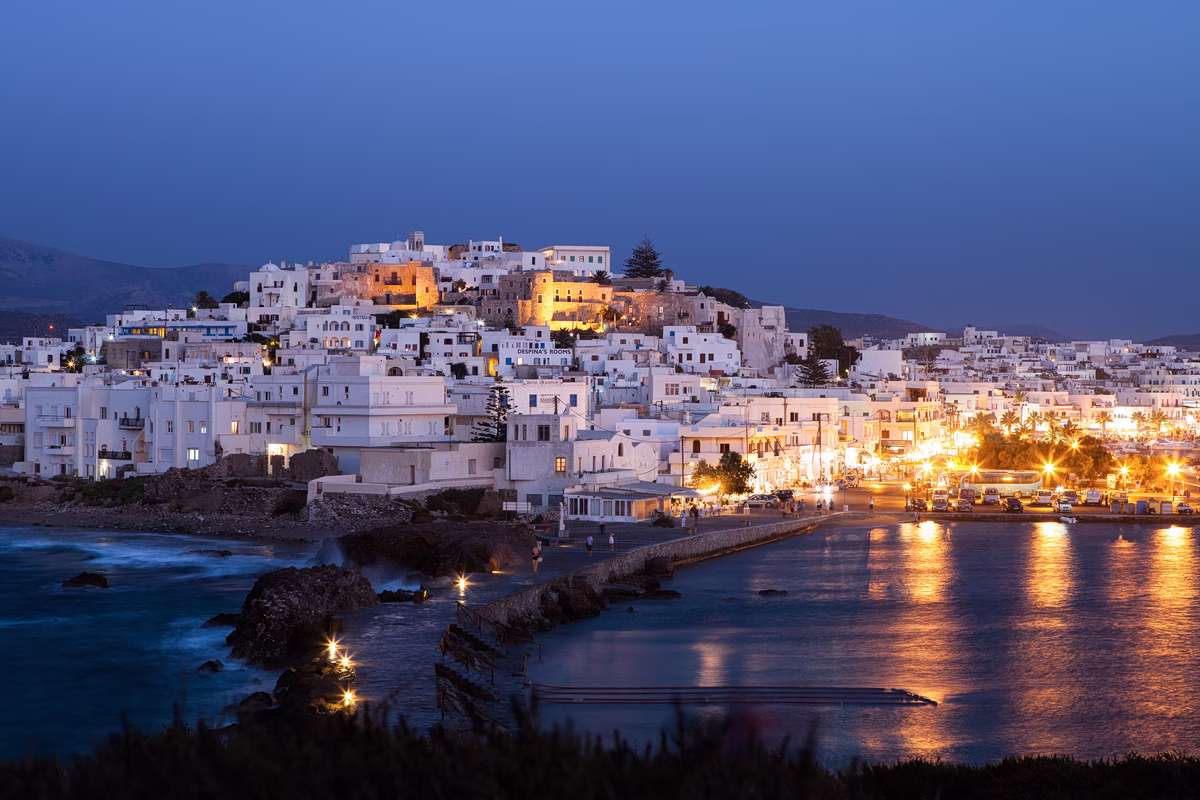 Εικόνα που δείχνει τη Νάξο όπως φαίνεται από την Πορτάρα