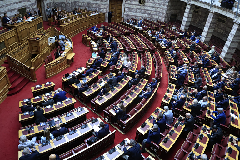 Βουλή: Συζητείται το μεσημέρι τροπολογία που προβλέπει σύσταση μόνιμου υπηρεσιακού υφυπουργού στο ΥΠΕΞ