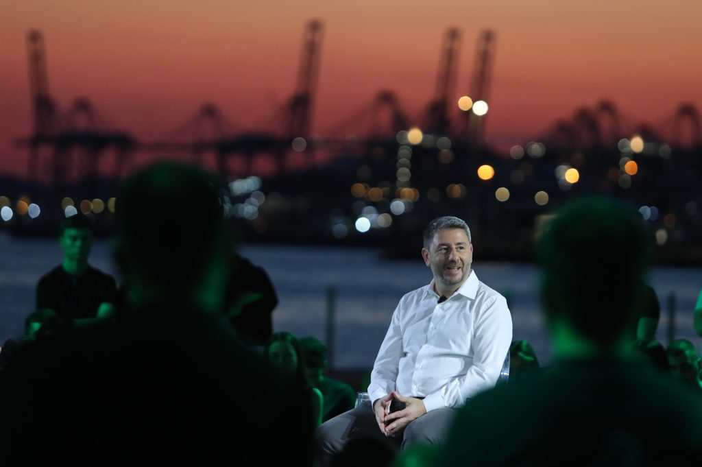 Ανδρουλάκης: «Δωράν μετακίνηση με τα μέσα μεταφοράς για όλους μέχρι 24 ετών»