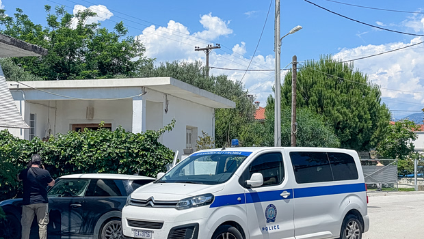 Αίγιο: Το DNA στα νύχια της 54χρονης και το «καθαρό» μαχαίρι - Το Σάββατο το τελευταίο αντίο σε μητέρα και γιο